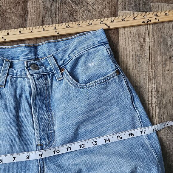 Levi's Premium 501 Jeans Womens Size 25Wx26L Light Wash Distressed Straight Leg - Picture 7 of 8